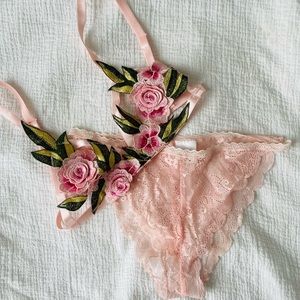Beautiful NWT Floral Lingerie Set - Ginger and Peach
